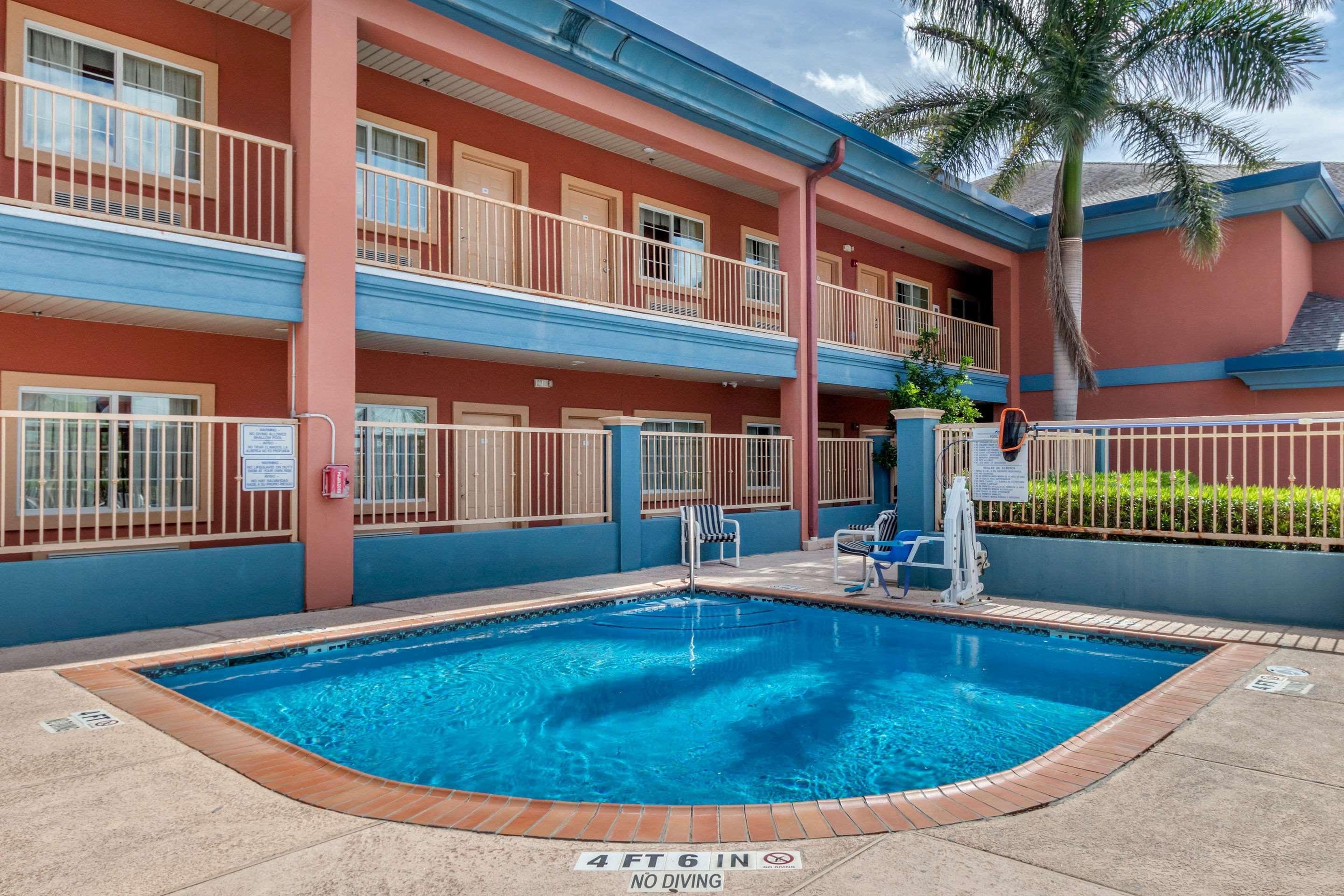 Quality Inn & Suites At The Outlets Mercedes-Weslaco Exterior photo