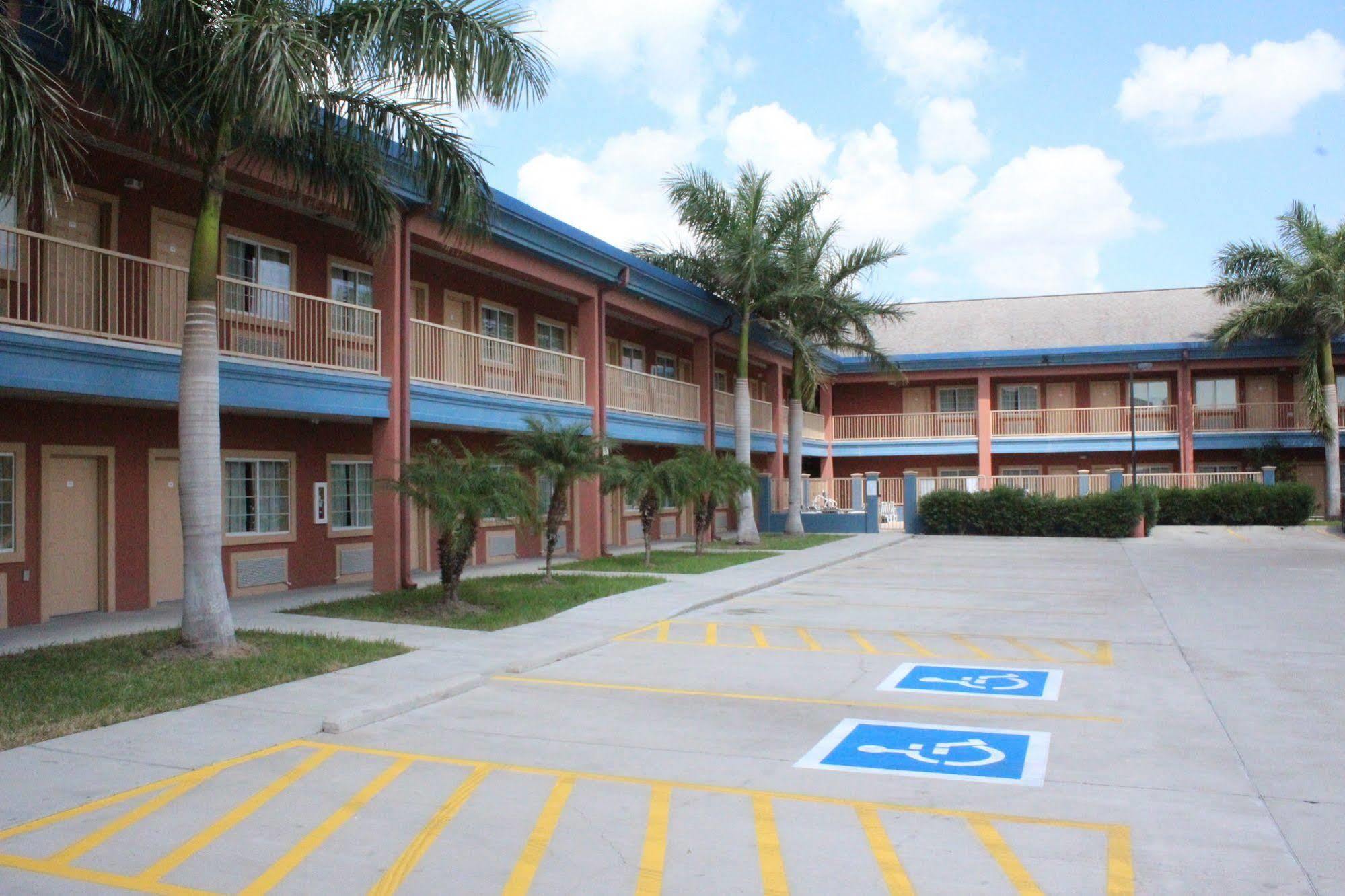 Quality Inn & Suites At The Outlets Mercedes-Weslaco Exterior photo